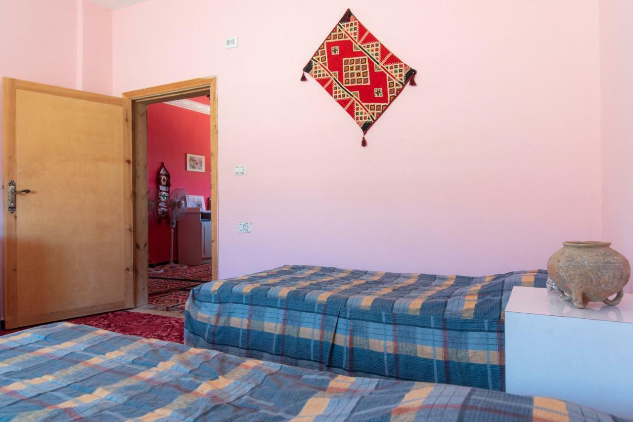 Bedouin Pink Ecohouse Bed and Breakfast Wadi Musa Buitenkant foto